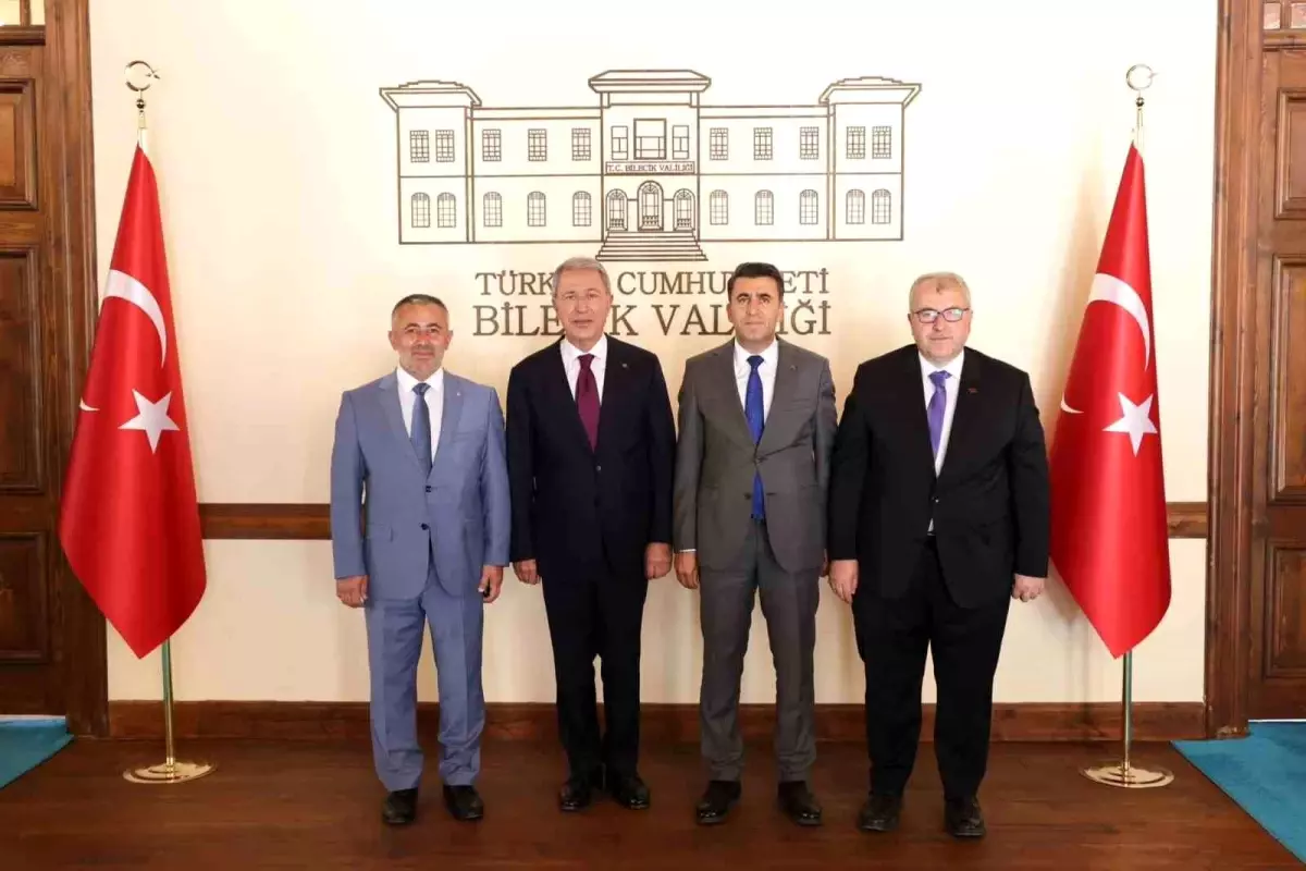 Hulusi Akar Bilecik Valiliğini Ziyaret Etti