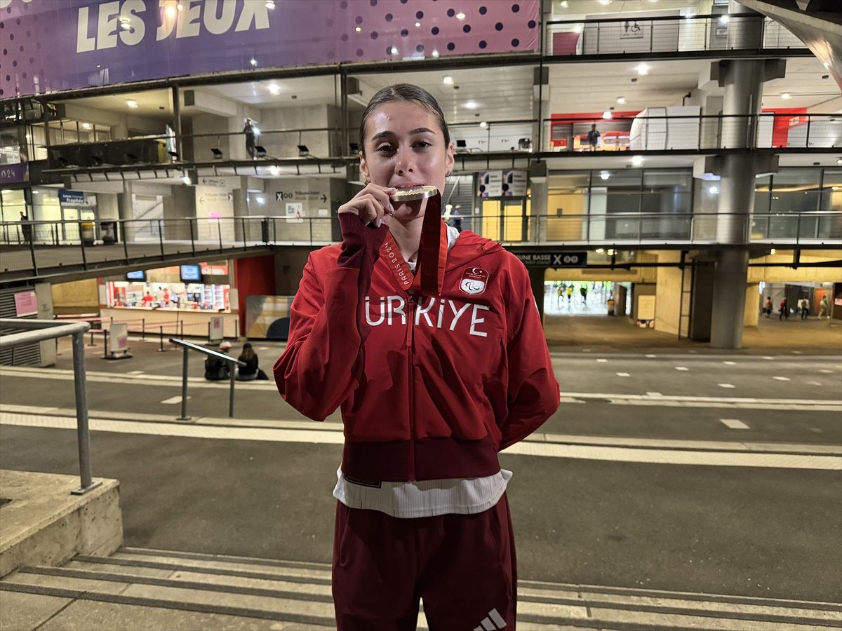 Aysel Önder, Paris 2024\'te Tarihe Geçti: Gümüş Madalya ve Dünya Rekoru