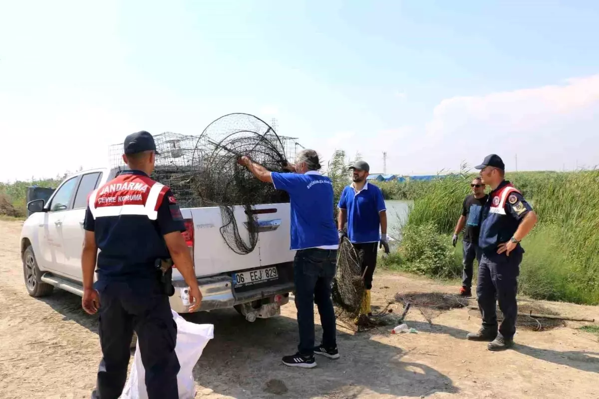 Adana\'da Kıyı Kanunu İhlali: 11 Kafe ve 5 Tuzak Ele Geçirildi