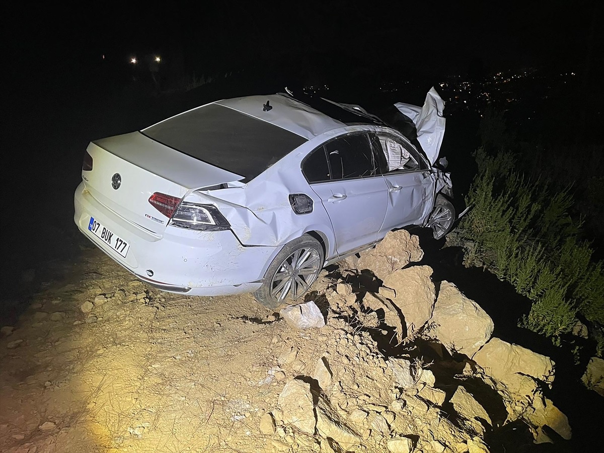 Alanya\'da Uçurumdan Düşen Araçta 2 Yaralı