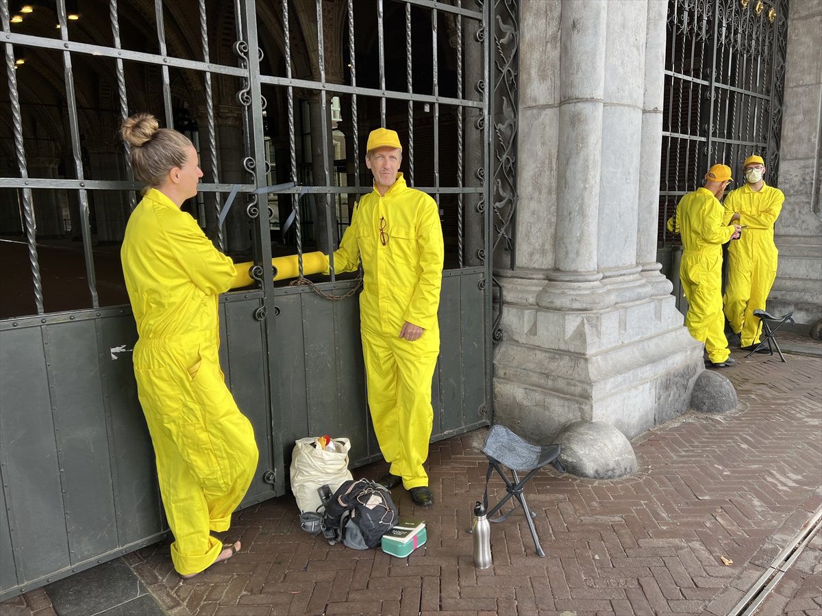 Rijksmuseum\'da İsyan: Eylemciler Girişi Kapattı