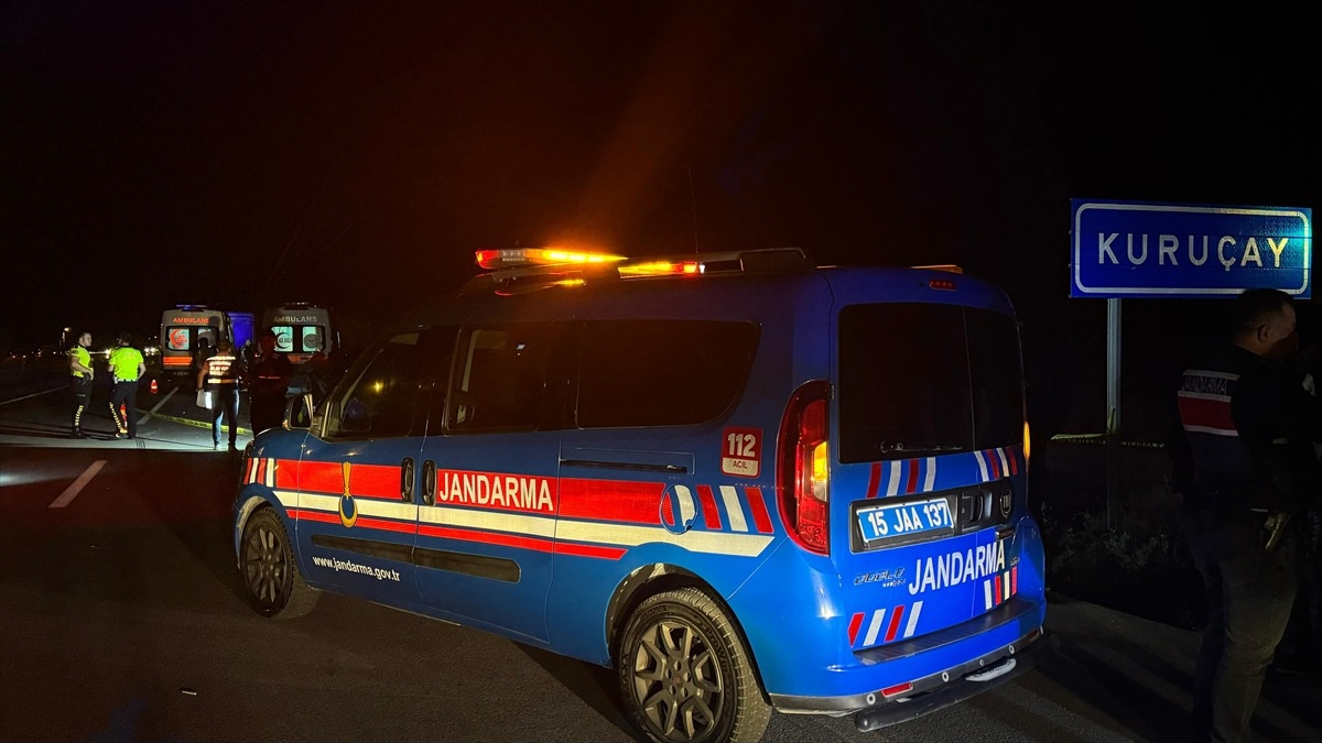 Burdur\'da Trafik Kazası: 2 Ölü, 3 Yaralı