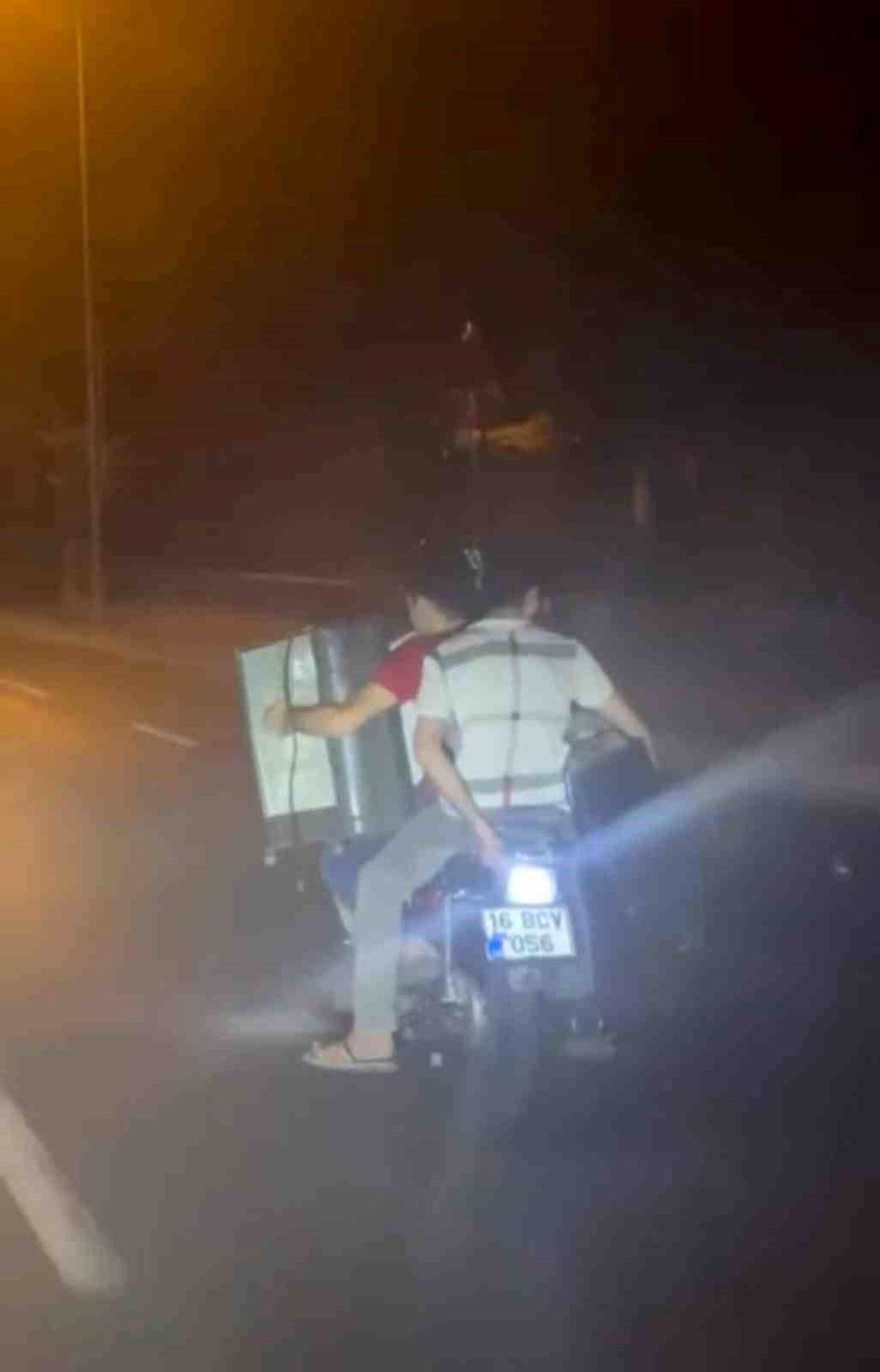 Bursa\'da Tehlikeli Motosiklet Yolculuğu
