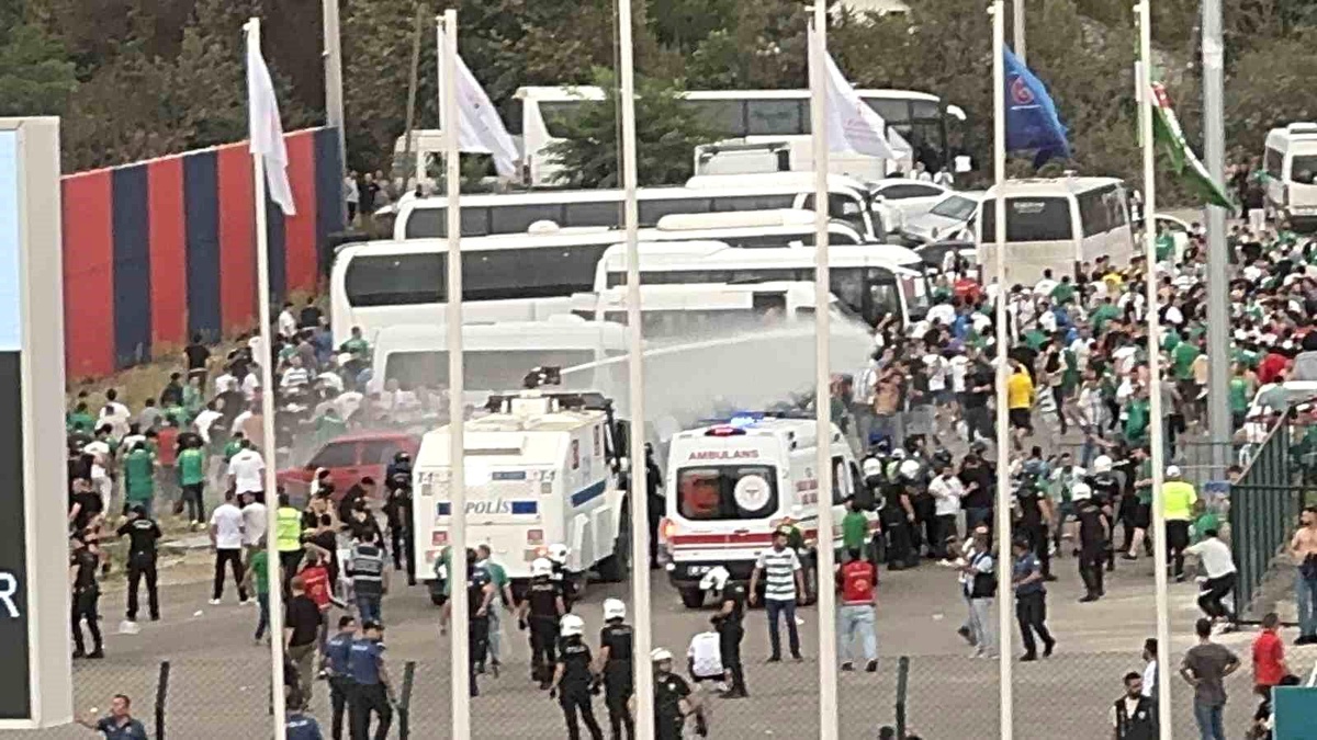 Düzce\'de TFF 3. Lig Olaylı Başladı