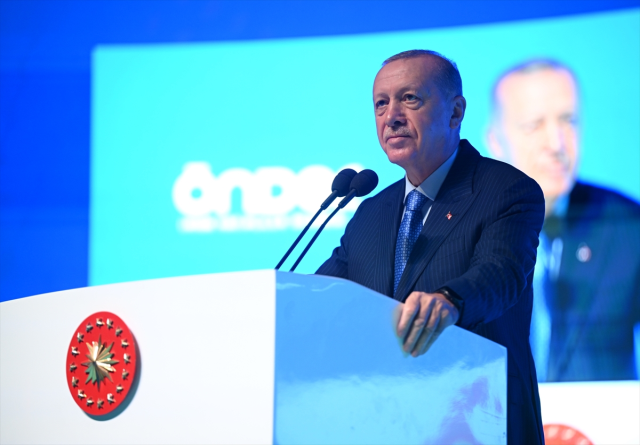 Cumhurbaşkanı Erdoğan'dan teğmenlerin kılıçlı yeminine ilk yorum: Bu kılıçları kime çekiyorsunuz?