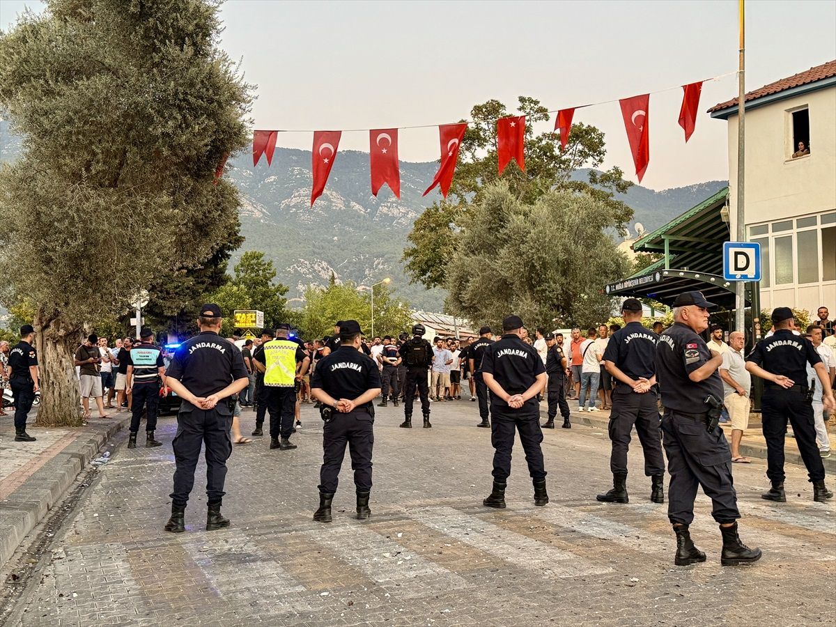 Fethiye\'de çıkan kavgada 13 kişi yaralandı