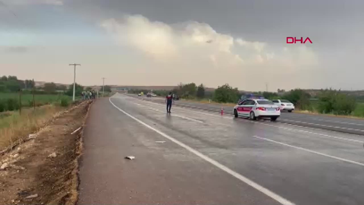 Gaziantep\'te Kamyonet Devrildi: 1 Ölü, 22 Yaralı