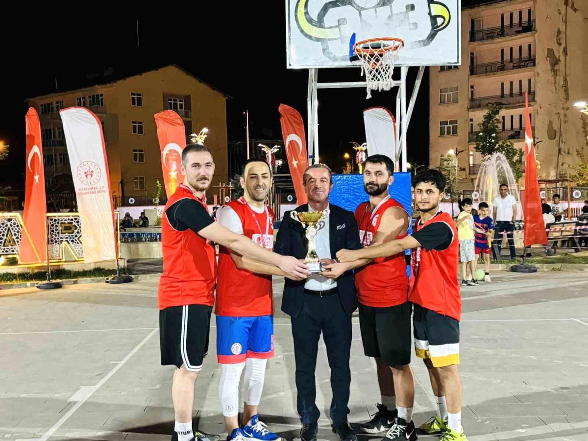 Hakkari\'de 33. Basketbol Turnuvası Sona Erdi