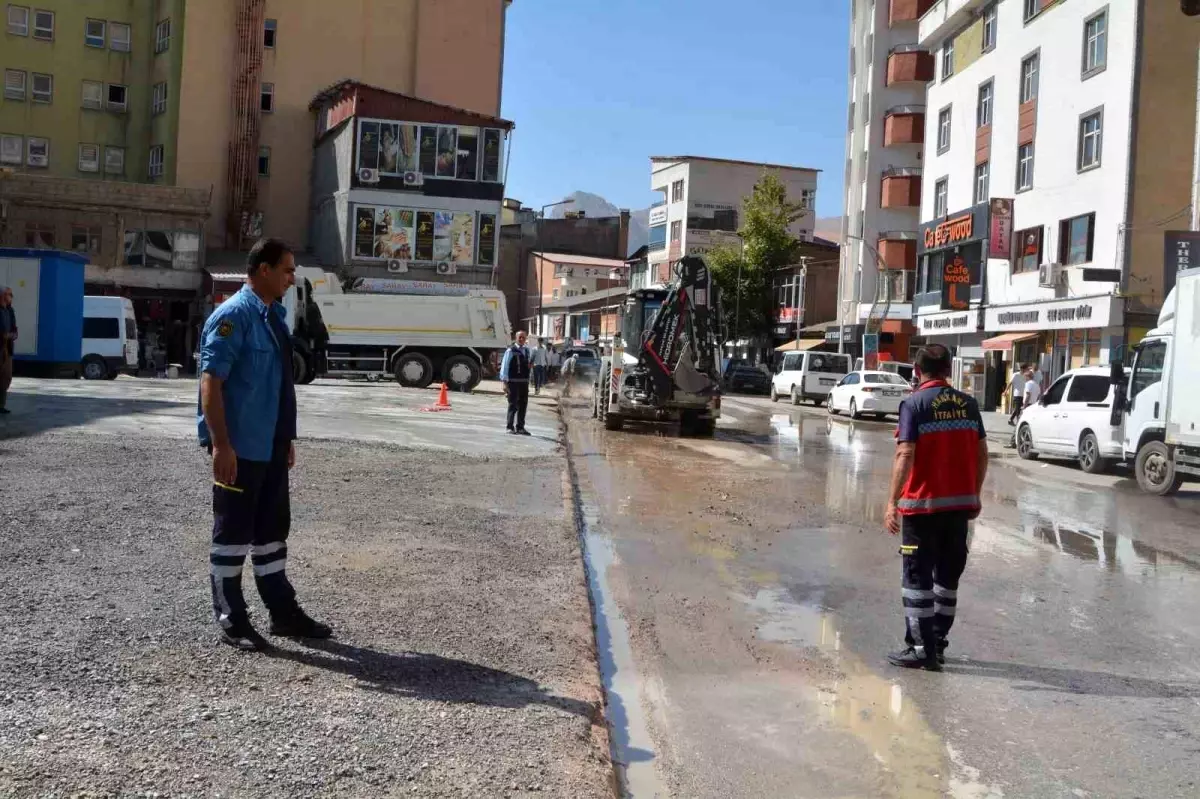 Hakkari Belediyesi İşportacıları Kaldırma Çalışması Başlattı