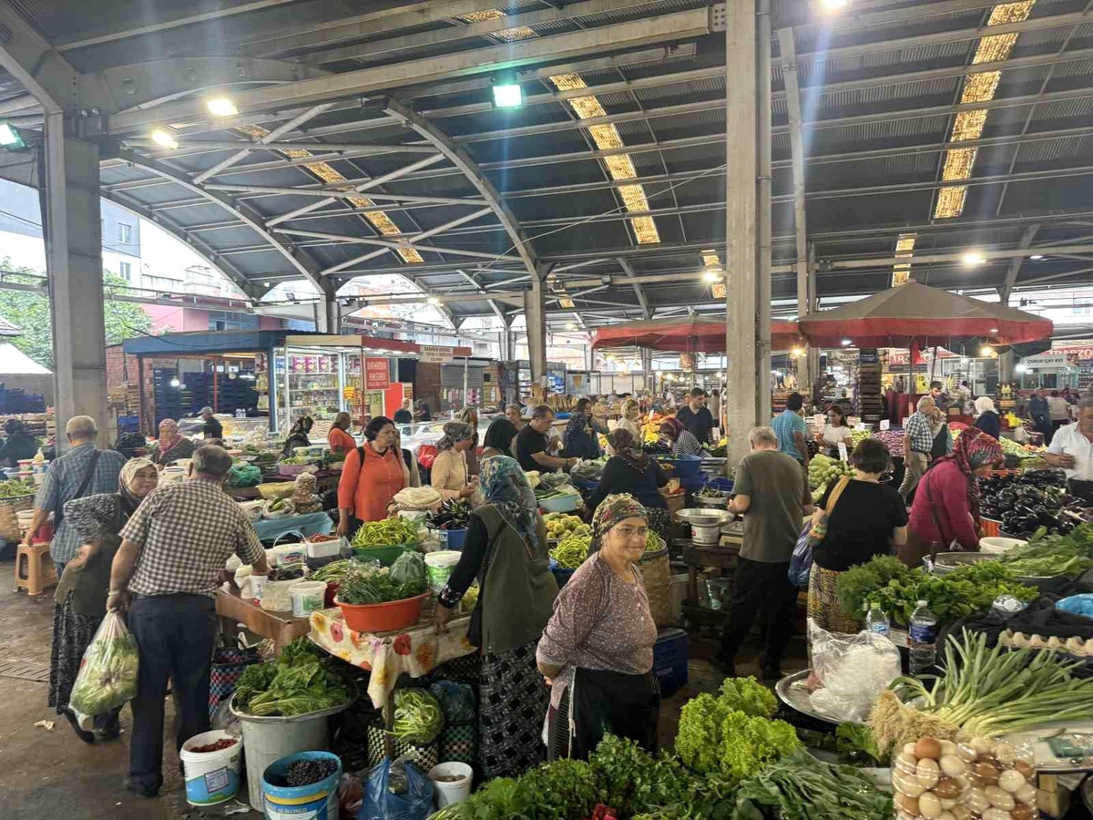 Zonguldak Halk Pazarında Yoğun İlgi