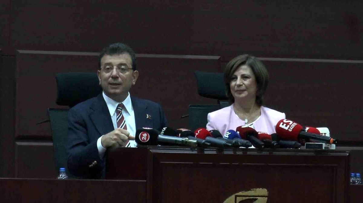İstanbul Büyükşehir Belediye Başkanı Ekrem İmamoğlu Eskişehir\'de Büyükşehir Belediye Meclisi\'ne katıldı