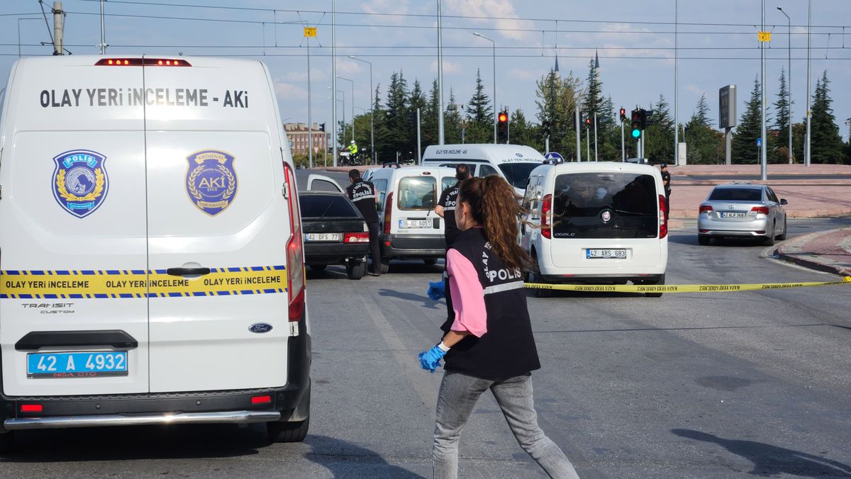 Konya\'da Çalınan Kargo Aracıyla Polis Yaralayan Şüpheliler Adliyeye Sevk Edildi