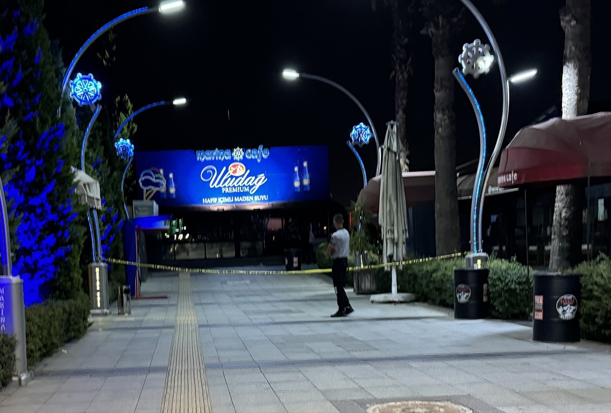 İzmit\'te Silahlı Kavga: 1 Ölü, 1 Yaralı