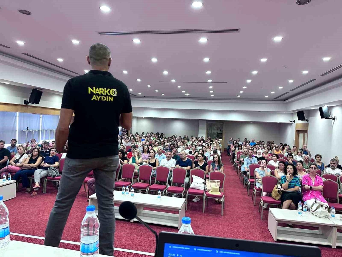 Kuşadası\'nda Narkotik Polisi Anne Eğitimi