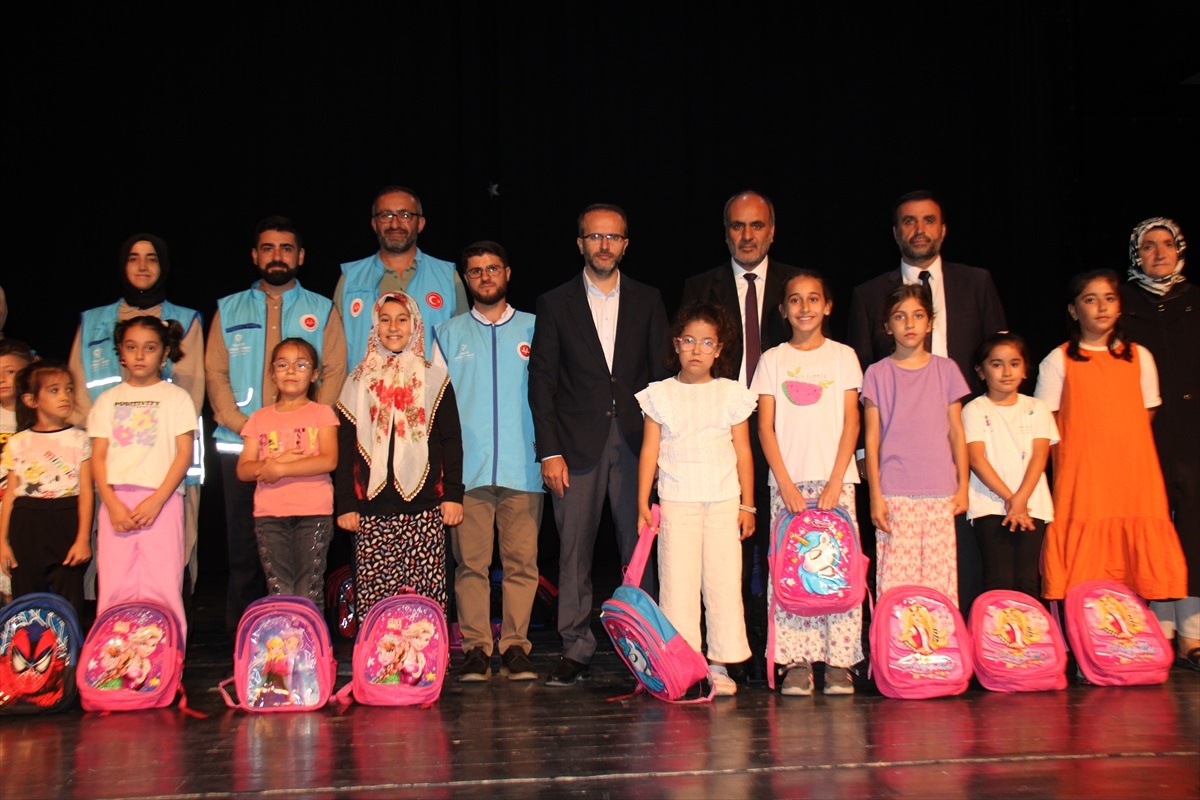 Malatya\'da Depremzedelere Kırtasiye Desteği