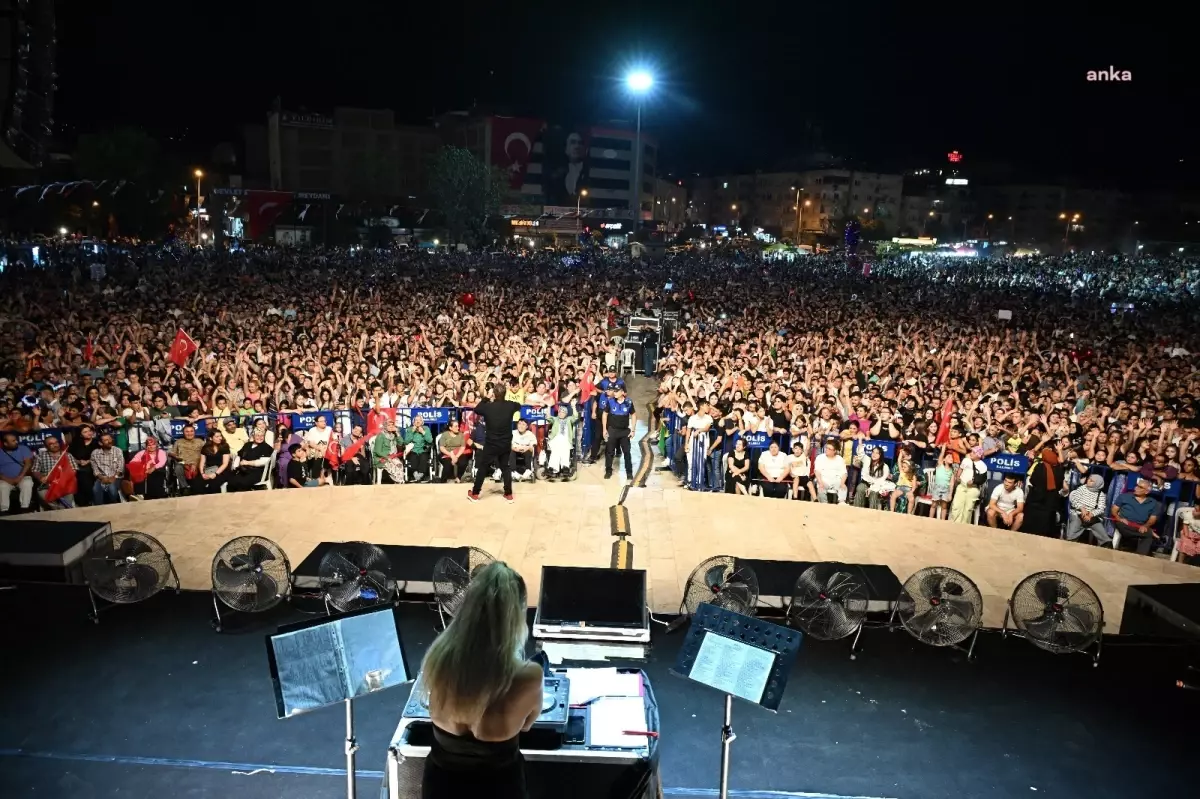 Kurtuluş Haftası Konserleri Manisa\'da Coşkuyla Kutlanıyor