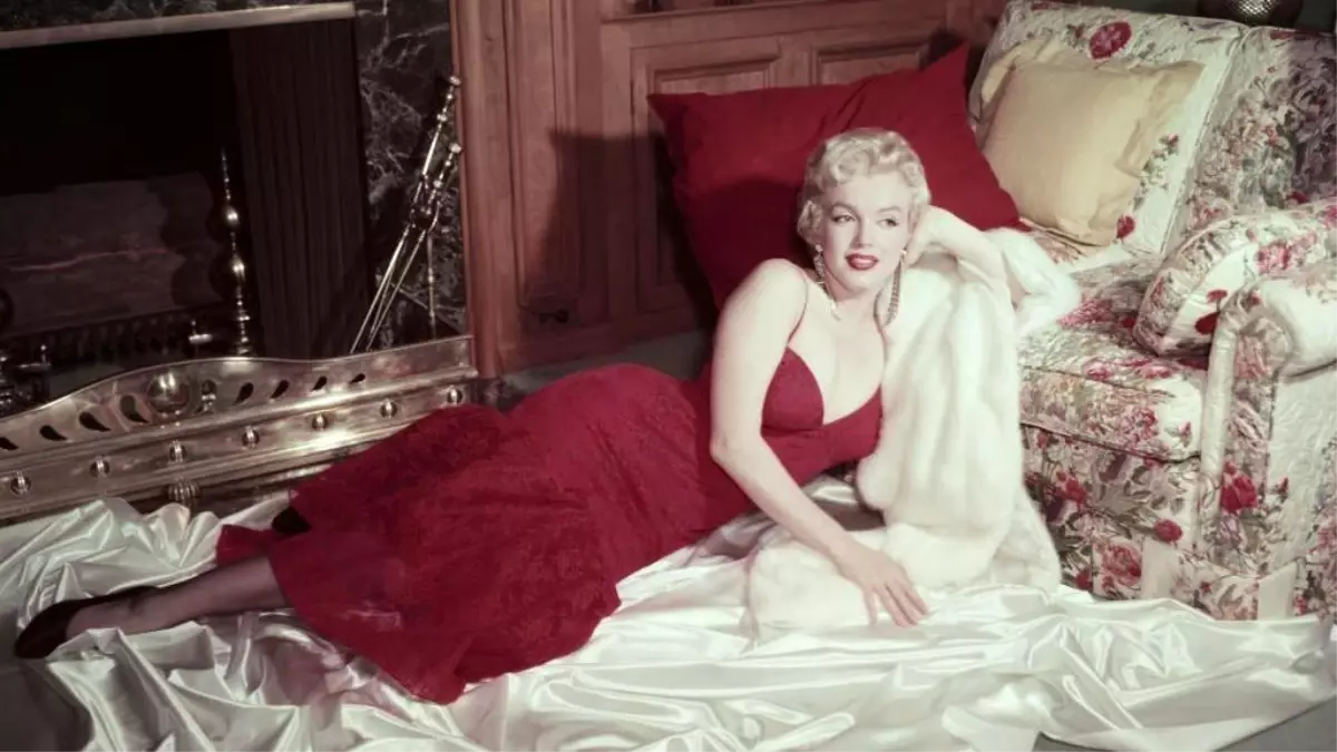 Marilyn Monroe Eşyaları Londra\'da Sergileniyor