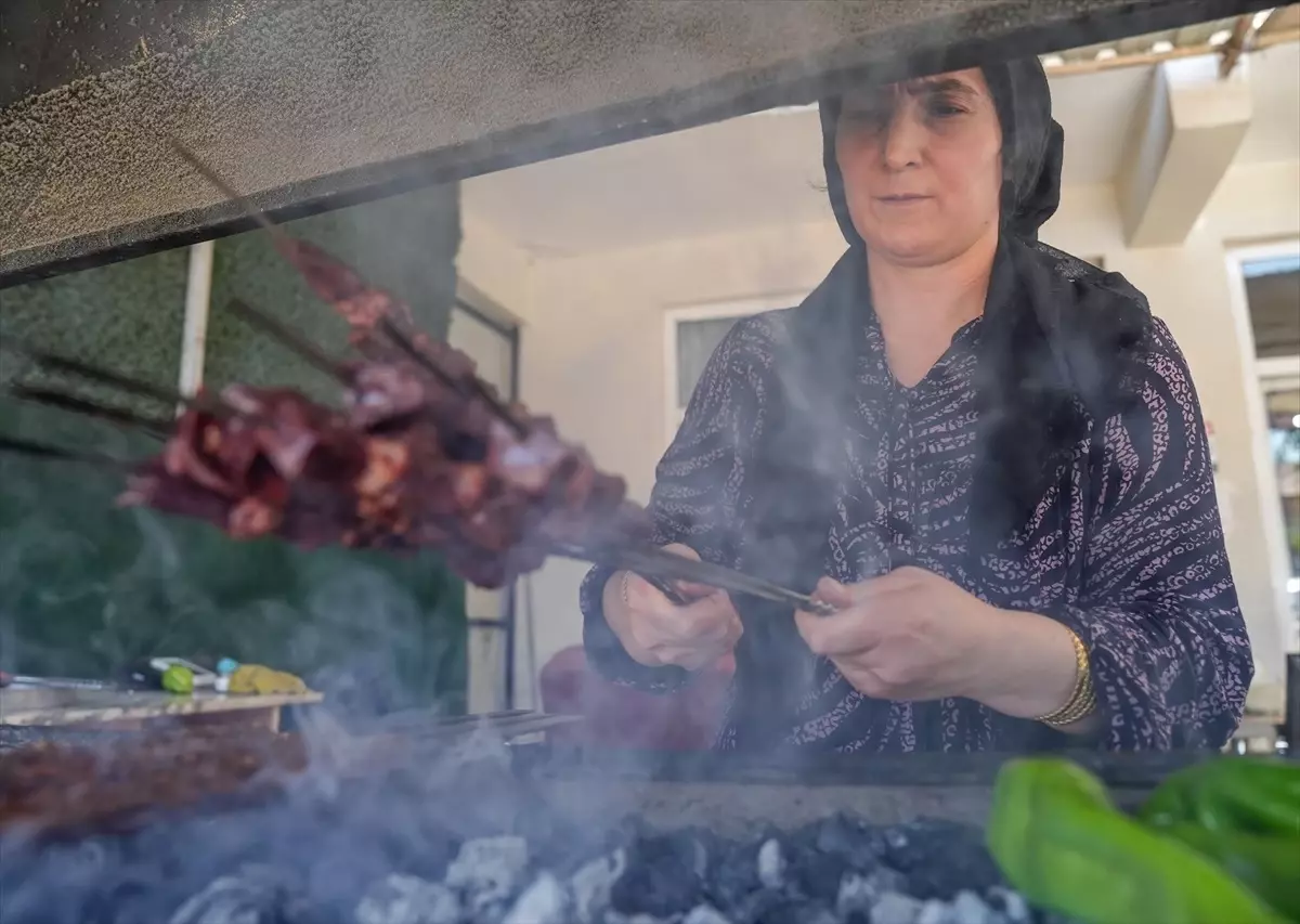 Hazar Gölü\'nde Lezzet Turu: Perihan Kurt\'un Restoranı