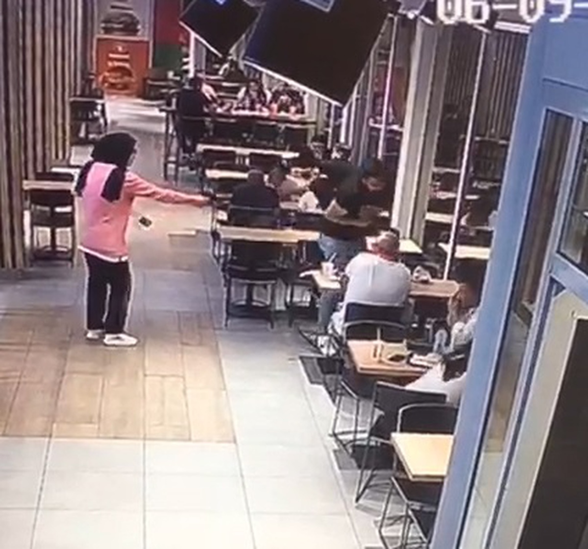 Aksaray\'da Kafe Buluşmasında Silahtan Kan Döküldü