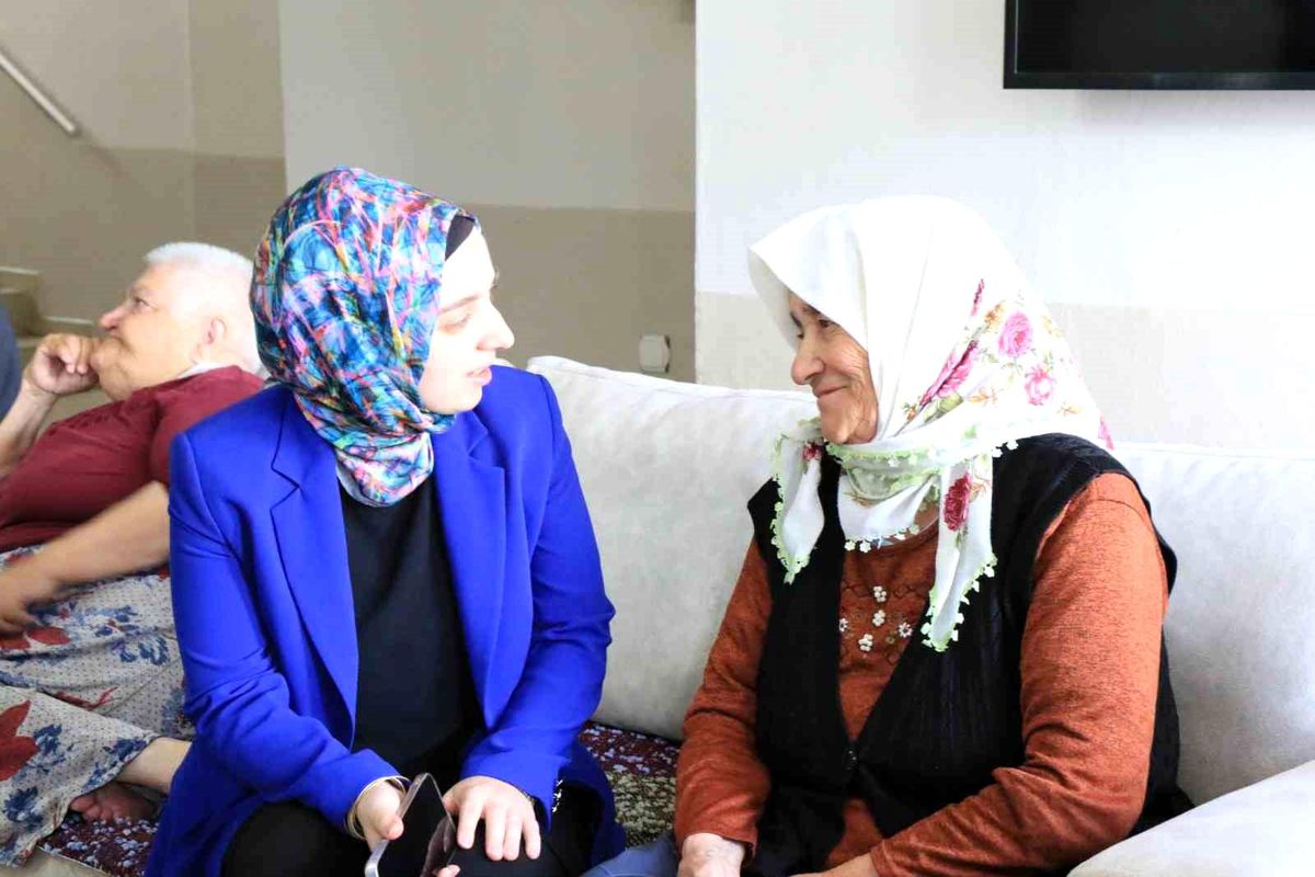 Vali Yardımcısı\'ndan Huzurevine Sürpriz Ziyaret