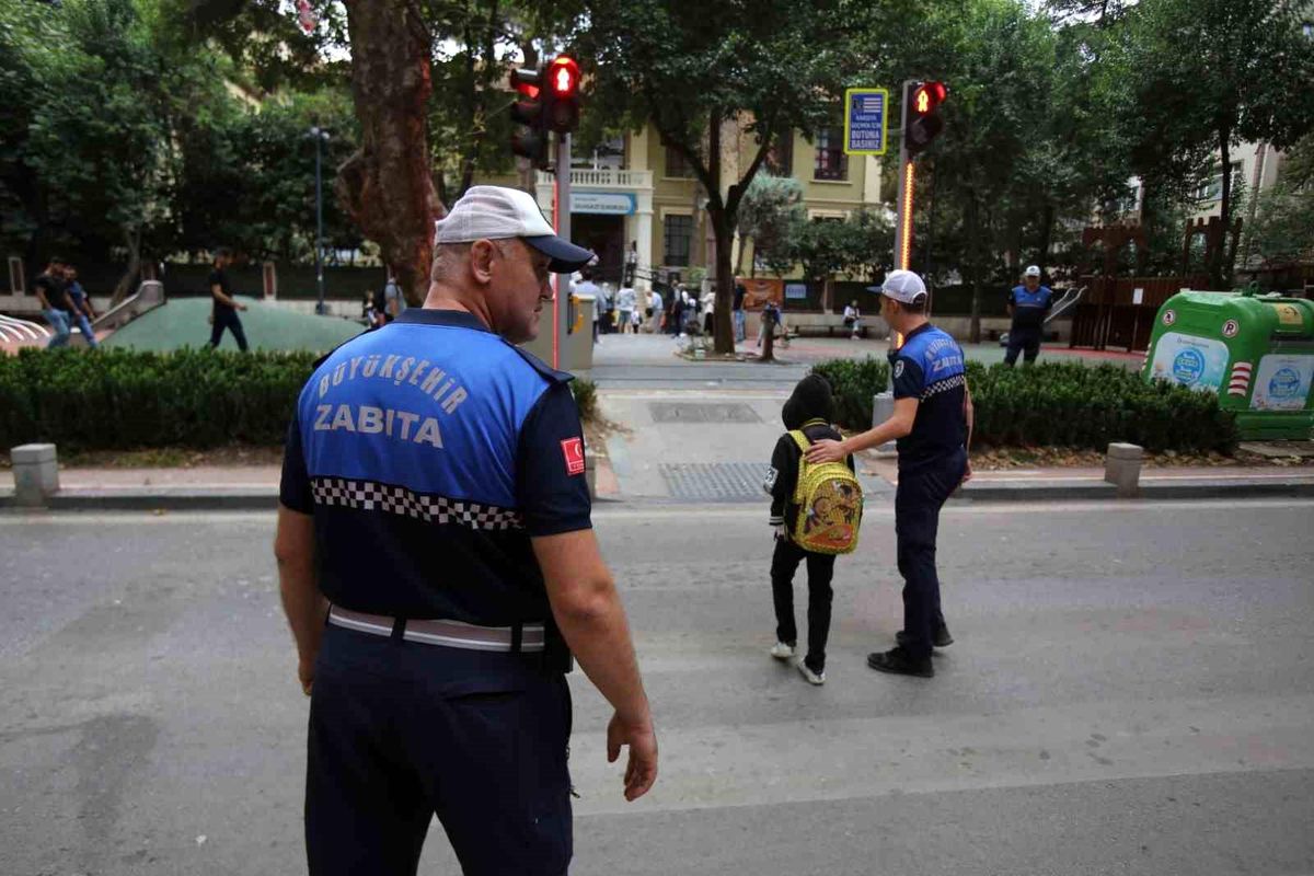 Kocaeli Büyükşehir Belediyesi Zabıta Ekipleri Okul Önlerinde Görev Başında Olacak