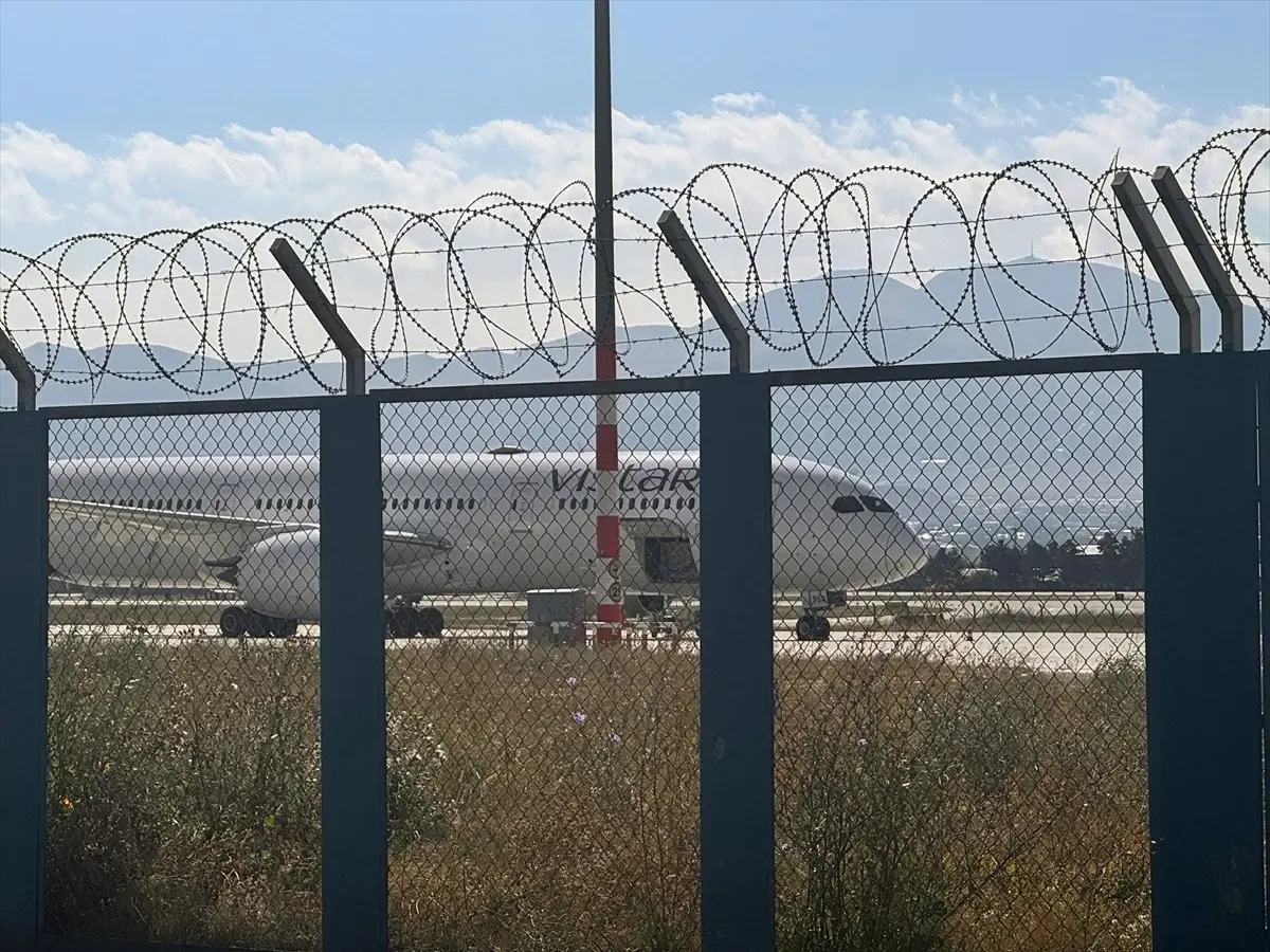 Vistara Uçağı Bombalı İhbarla Acil İniş Yaptı