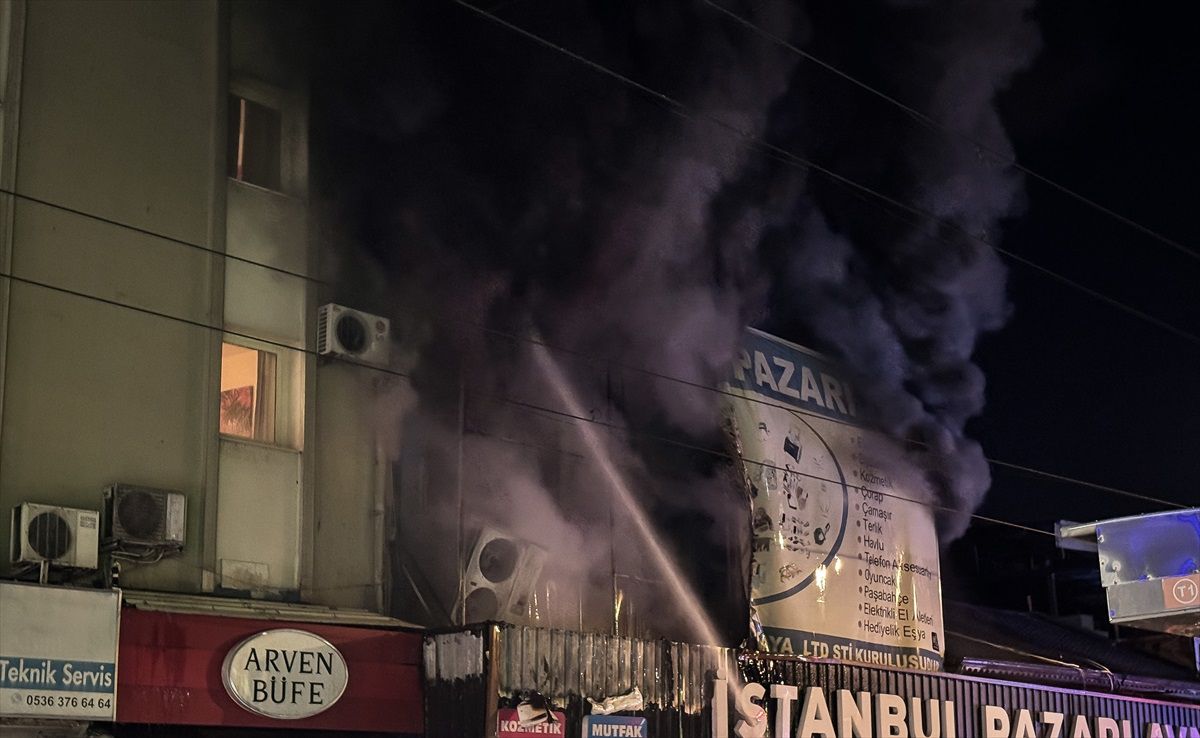 Bursa\'da Alışveriş Merkezinde Yangın