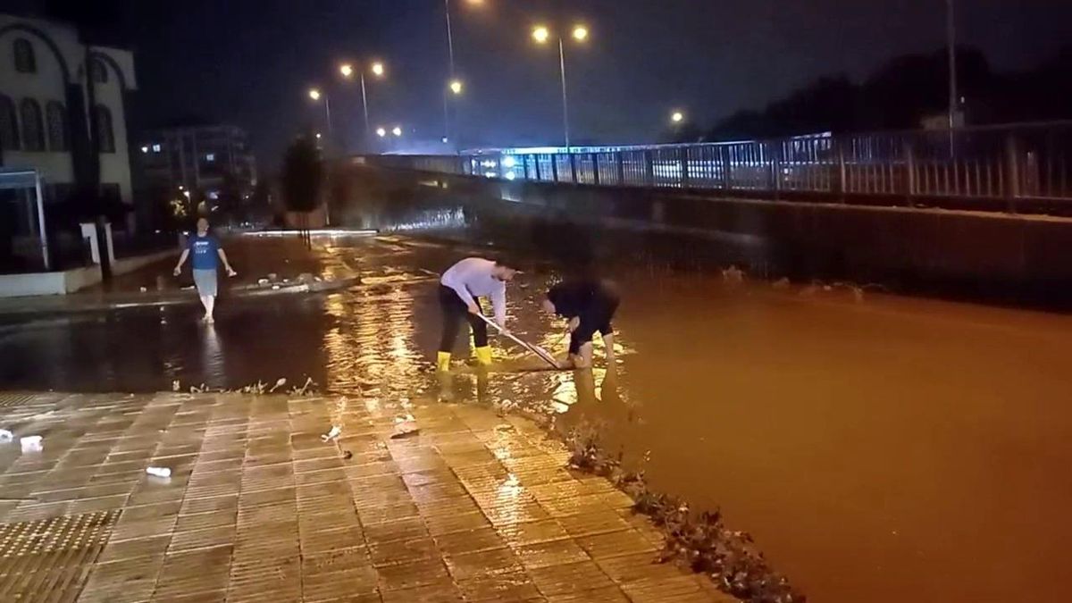 Çorum\'da Şiddetli Yağmur Yolları Dereye Döndürdü