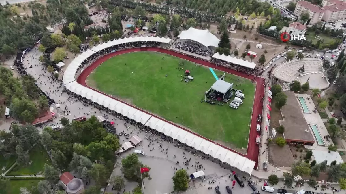 Jandarma Merasim Birliği gösterisi ayakta alkışlandı