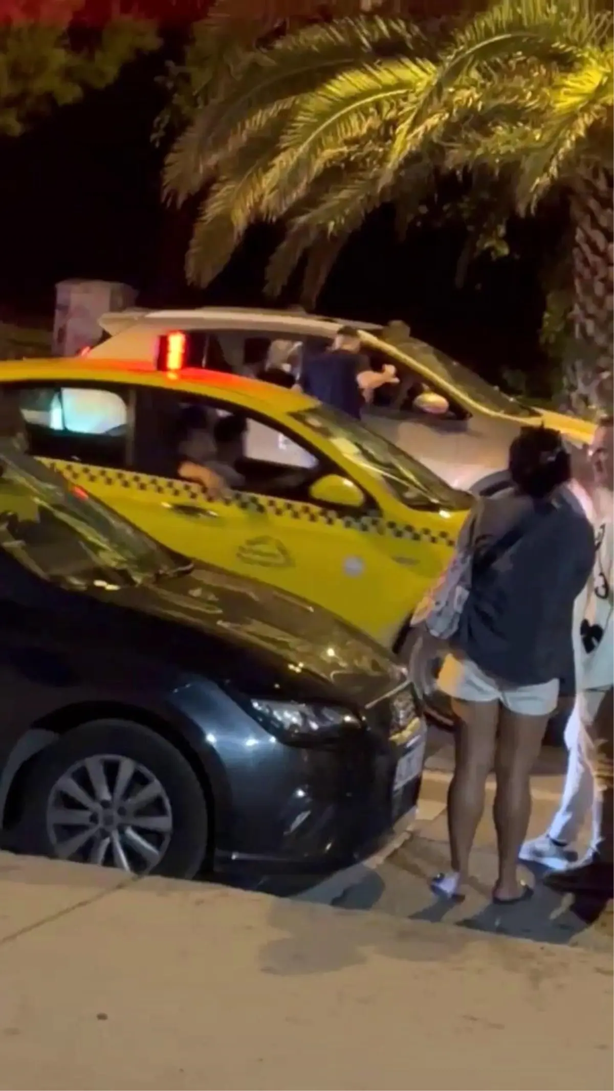 Kadıköy\'de Trafik Kavgası: 3 Kişi Darp Edildi