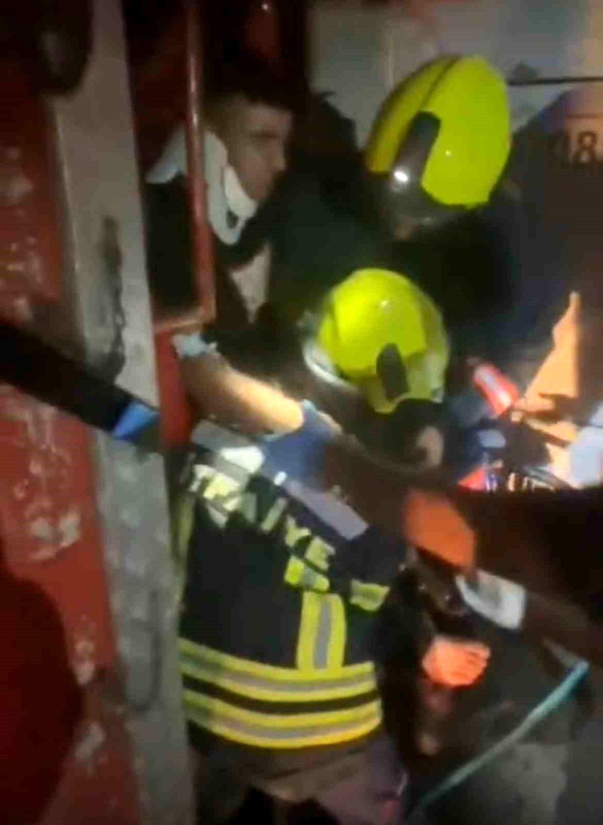 Tarsus\'ta Kamyon Otobüse Çarptı: 1 Yaralı