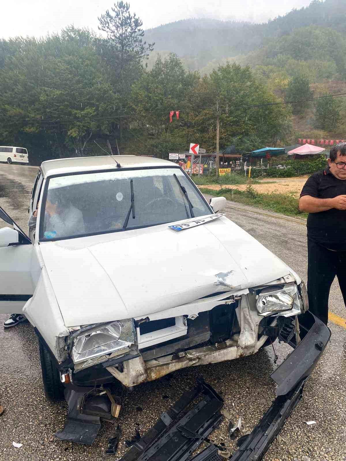 Karabük\'te İki Trafik Kazası: 1 Ölü, 4 Yaralı