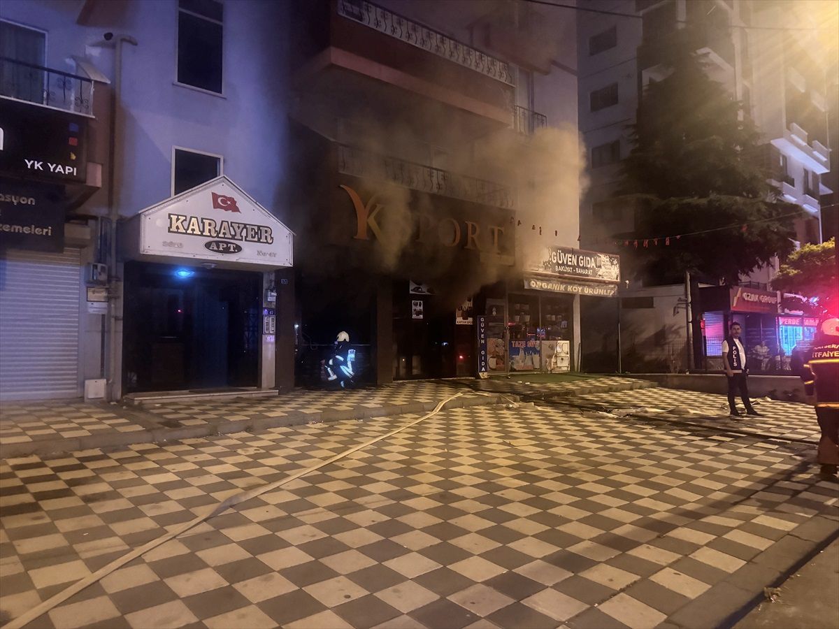 Kayseri\'de Ayakkabı Mağazasında Yangın