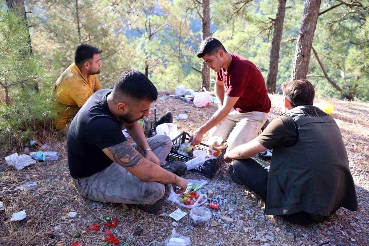 Menteşe\'de Yangınla Mücadelede Ekiplerin Kahvaltısı