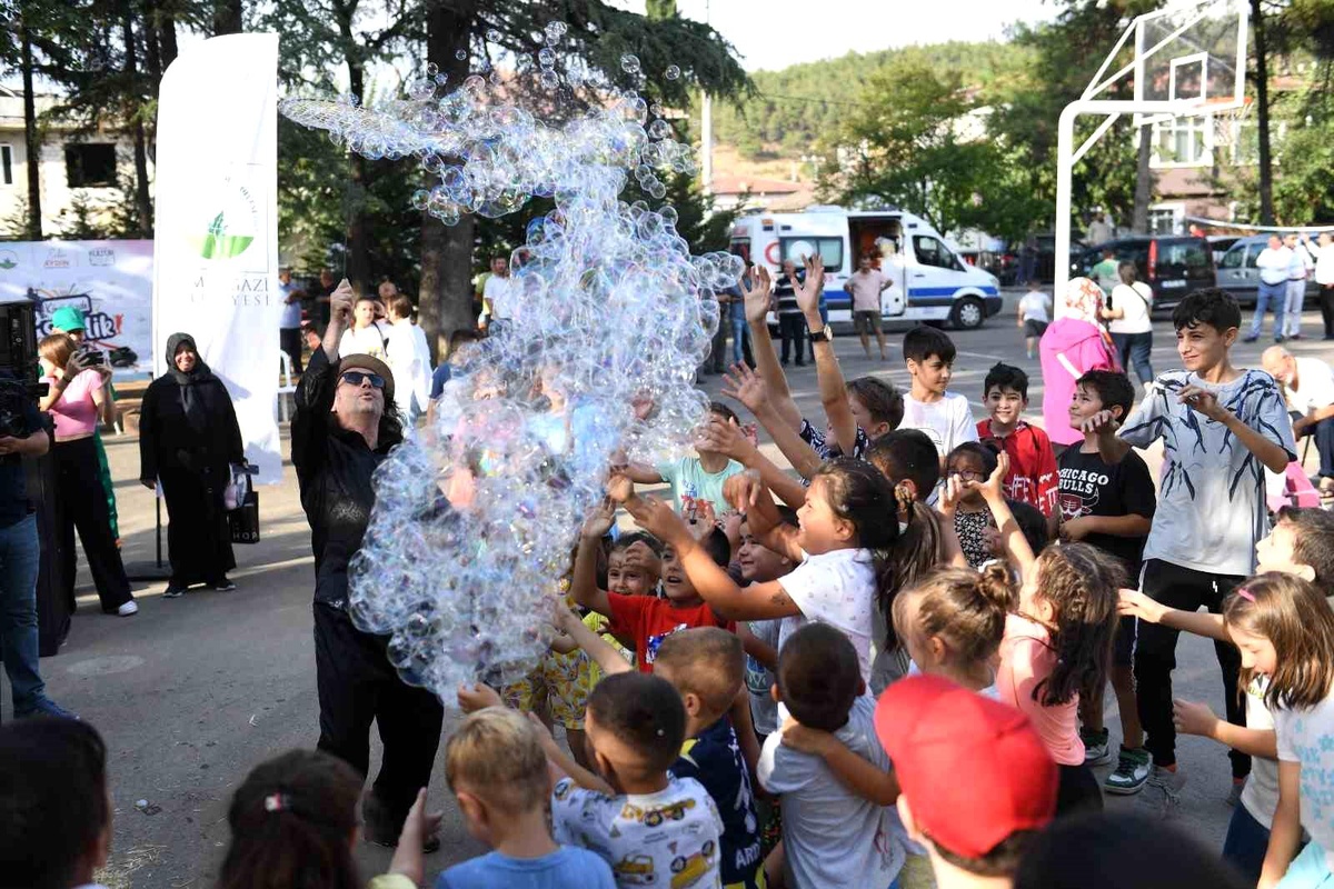 Osmangazi Belediyesi, İsmetiye Mahallesi\'nde Şenlik Var etkinlikleri düzenledi