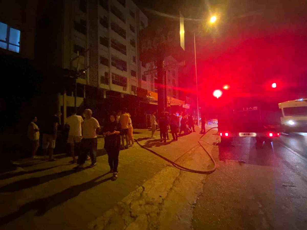 Serik\'te Restoran Yangını Paniğe Neden Oldu