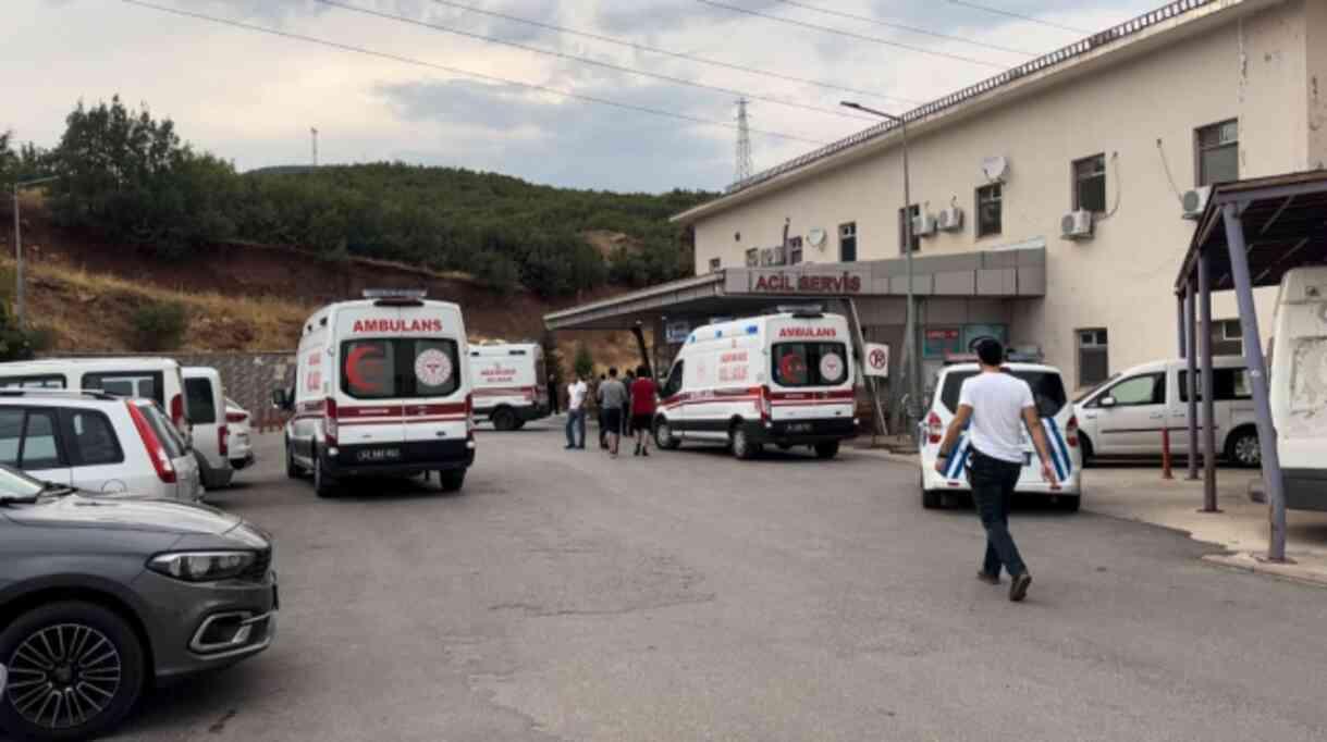 Tunceli'nin Ovacık ilçesinde askeri aracın kaza yapması sonucu 3 askerimiz şehit düştü, 2 askerimiz yaralandı