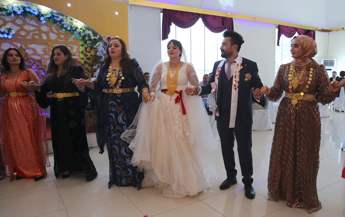 Hakkarili Fen Bilimleri Öğretmeni ve Ukraynalı Doktor Hakkari\'de Evlendi