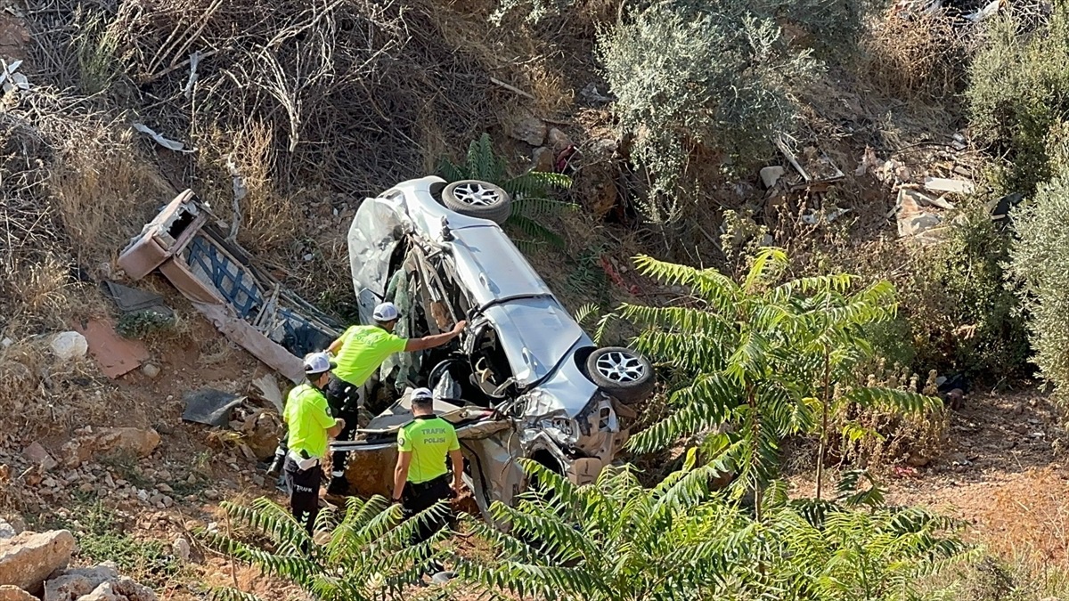 Antalya\'da Takla Atan Otomobil Kazası: Sürücü Hayatını Kaybetti