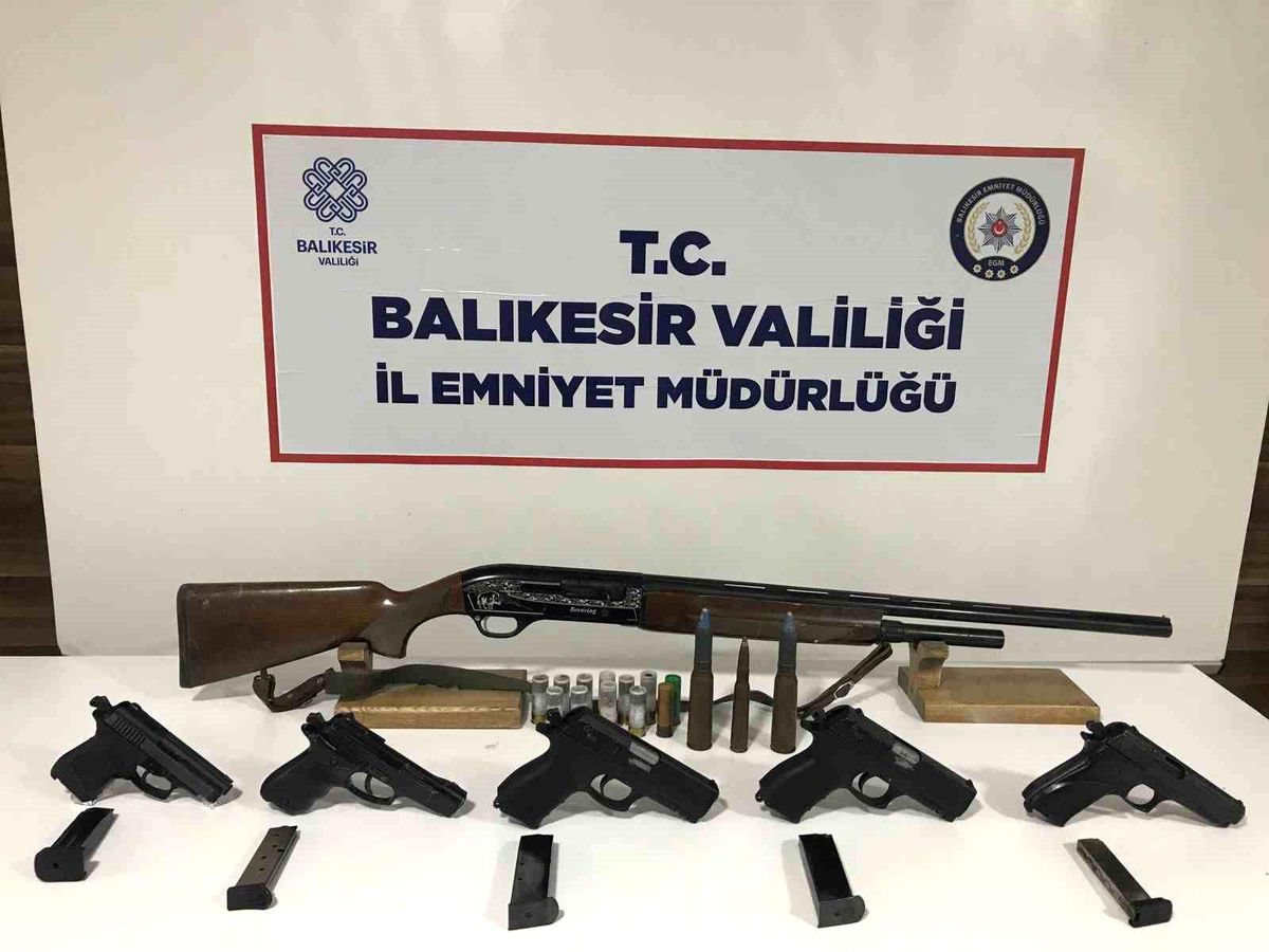 Bandırma\'da Ruhsatsız Silah Operasyonu