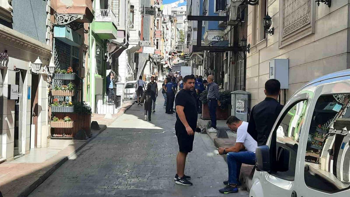 Beyoğlu\'nda Şiddet Olayı: Sevgili Öldürüldü