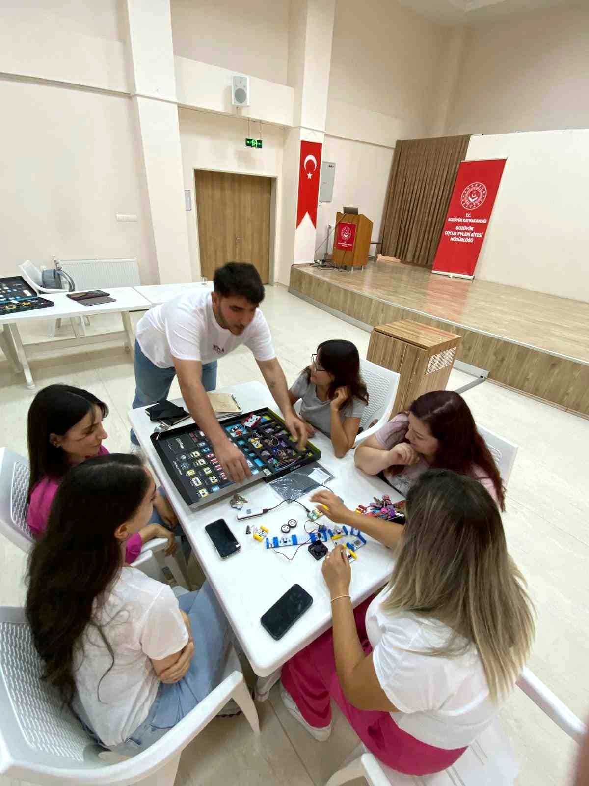 Bilecik\'te Çocuklara Robotik Kodlama Eğitimi