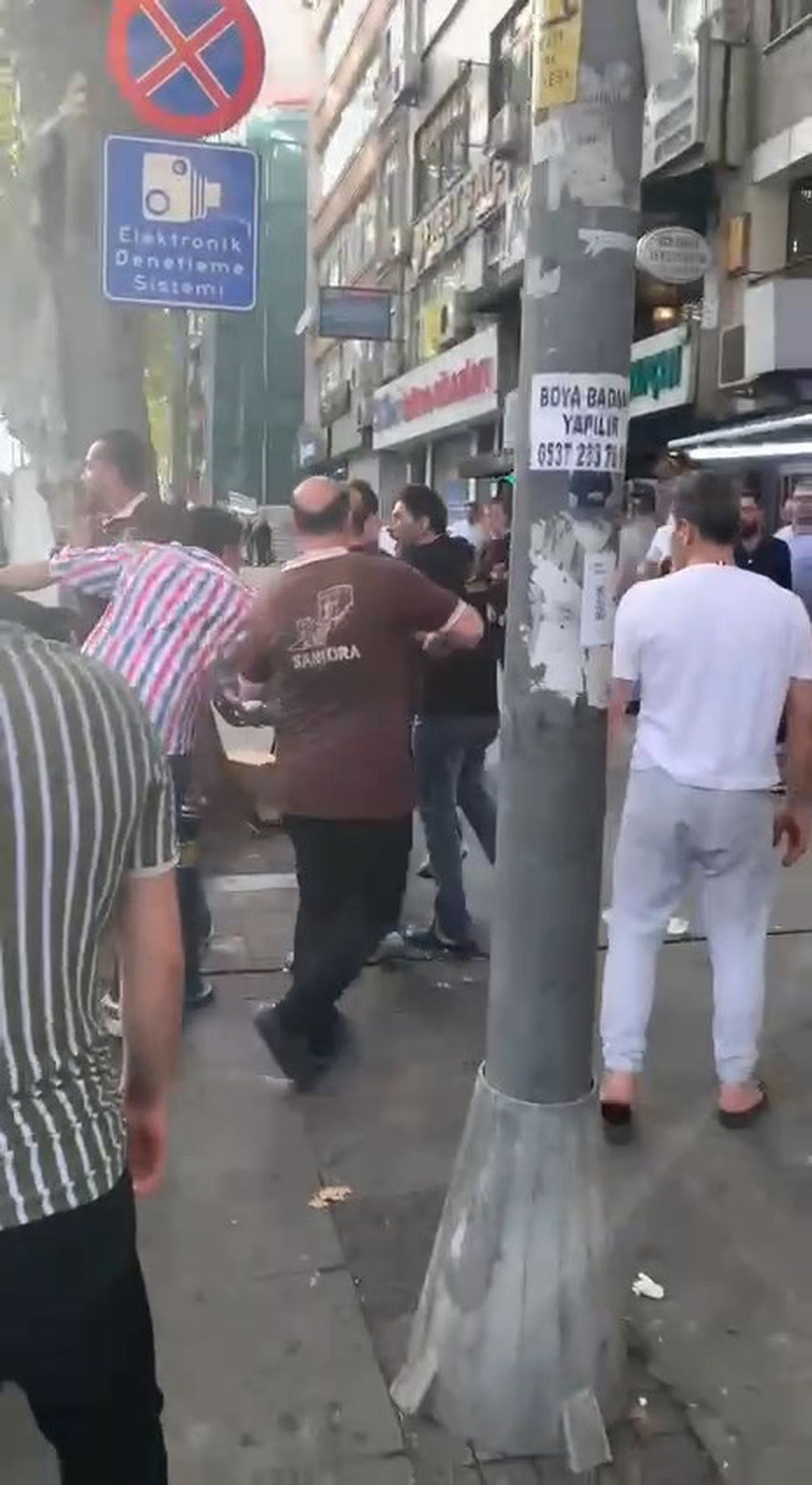 Fatih\'te Park Kavgası Bıçaklı Saldırıyla Sona Eriyor