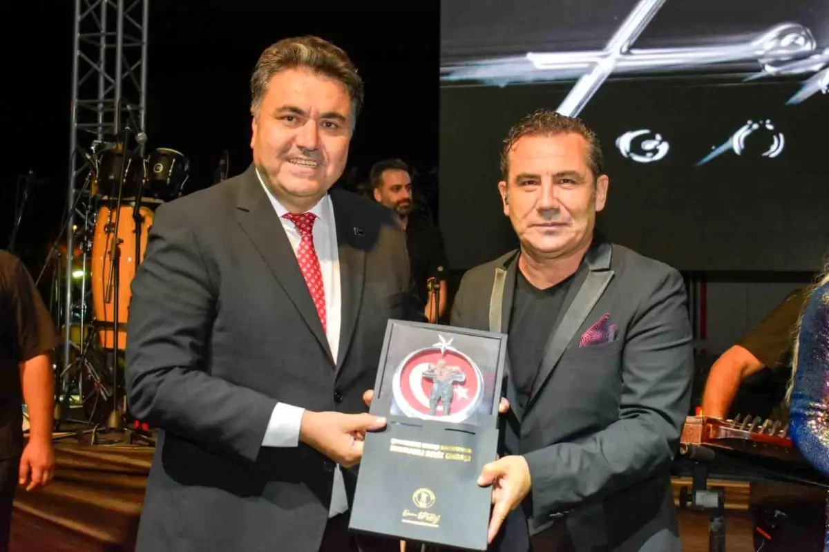 Havran\'da Ferhat Göçer konseri ile kurtuluş etkinlikleri sona erdi