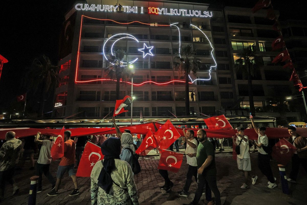 İzmir\'in Kurtuluşu Coşkuyla Kutlandı