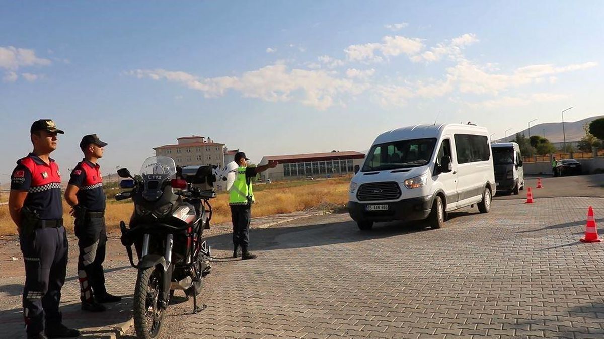 Van\'da öğrenci servis araçları denetlendi