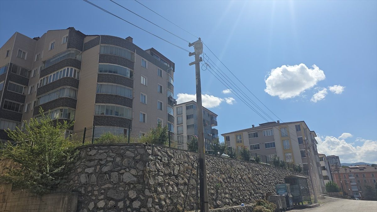 Karabük\'te Elektrik Direği Yangını