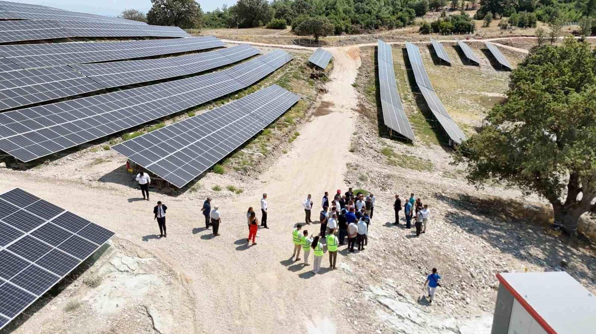 Muğla\'da Yapılan En Büyük Güneş Enerji Santrali Elektrik Üretimine Devam Ediyor