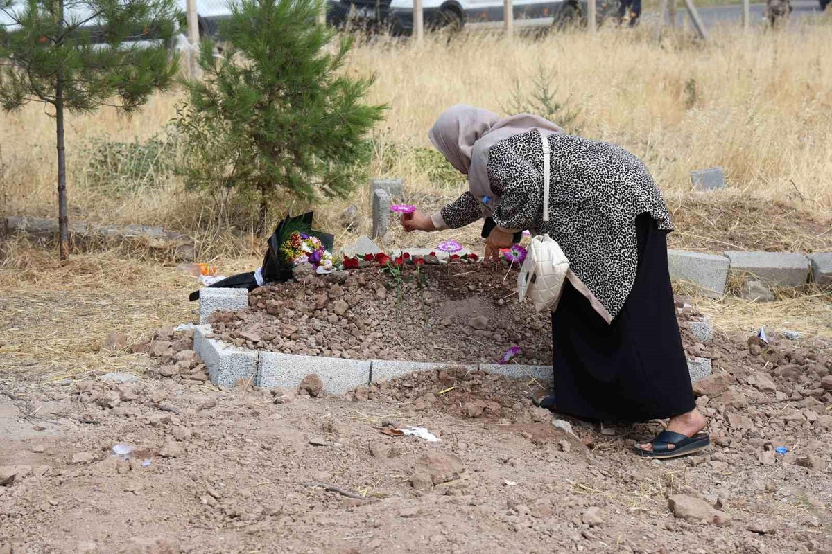 Narin Güran Gözyaşlarıyla Uğurlandı
