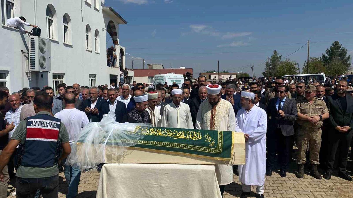 Narin Güran\'ın Cenazesi Törenle Defnedildi